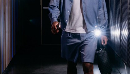 九游体育实况比分-76人众将OOTD：乌布雷紫帽+皮衣套装潮男气质拉满 乔治宽T很松弛