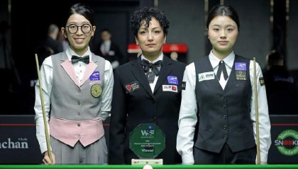 白雨露夺得WSF女子锦标赛冠军，首次登上世界第一